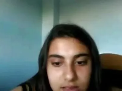 मोठ्या titted स्त्री समाधानी होत आहे