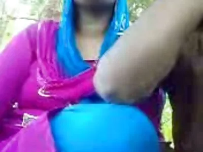हॉट चिकला तिचा बॉयफ्रेंड परत हवा आहे