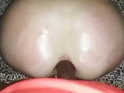डाना डीआर्मोंडने सँडीसाठी तिचे कपडे काढले