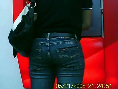 सेक्सी गृहिणीला शौचालयात सेक्स करणे आवडते