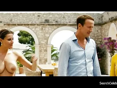 दोन स्त्रिया कडकपणे चोखत आहेत