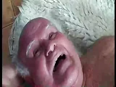 मोठ्या titted स्त्री बद्दल कम आहे