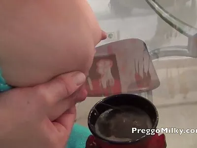 परिपक्व रेडहेड तिचे नॉकर्स