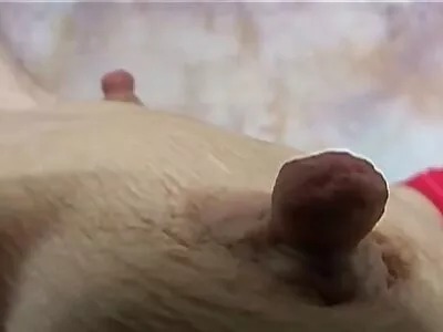 सॉकर मुलगी तिच्या प्रशिक्षकासह गोल करते